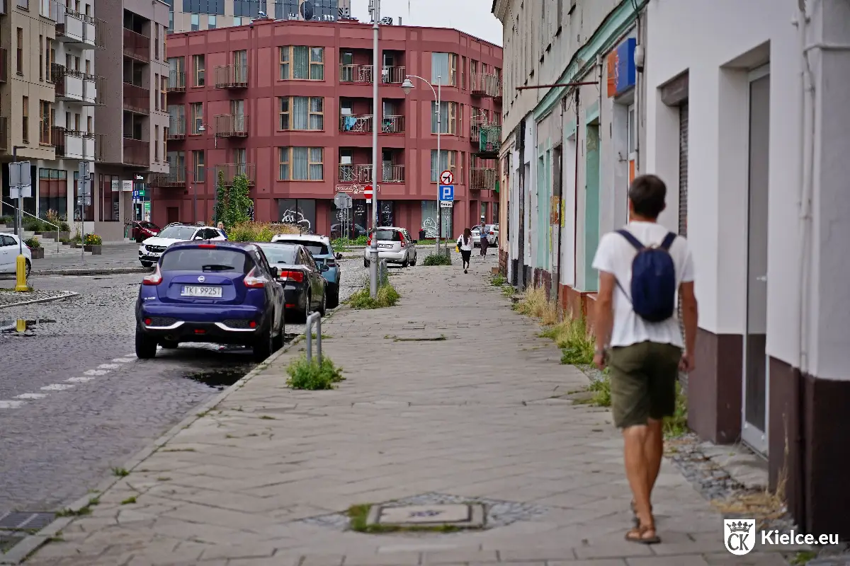 Remont chodnika na ulicy Piotrkowskiej w Kielcach