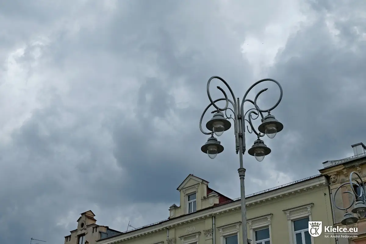 Ostrzeżenie przed burzami w Kielcach i silnymi opadami deszczu