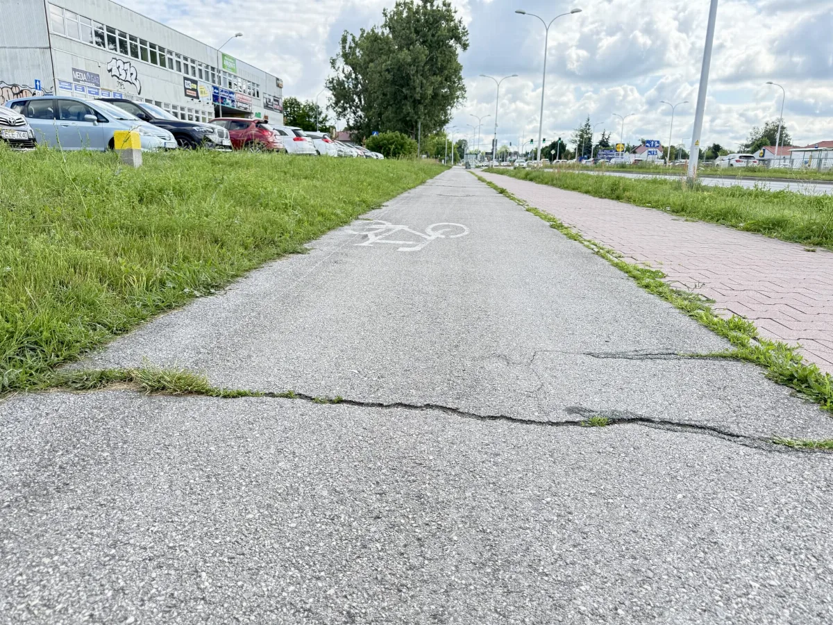 Rozpoczęły się prace nad remontem ścieżki rowerowej wzdłuż ulicy Krakowskiej