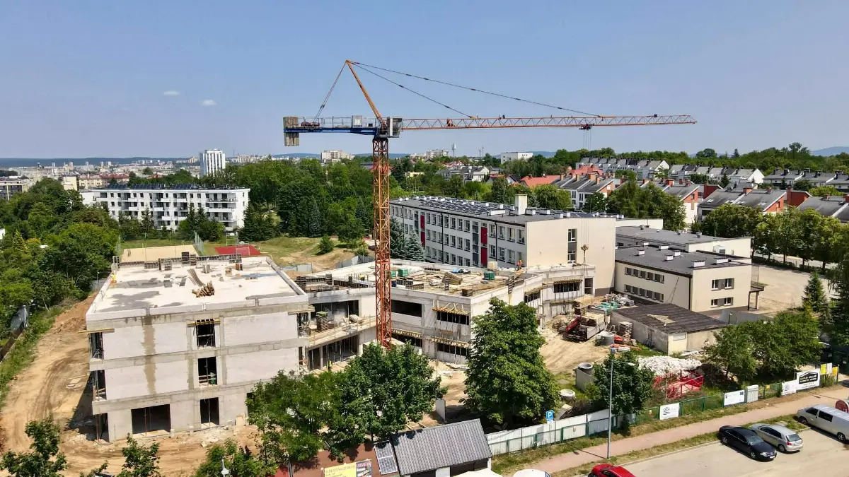 Rozbudowa kieleckiego 'Ekonomika' z unijnym wsparciem. Nowoczesne obiekty edukacyjne w standardzie trzech gwiazdek