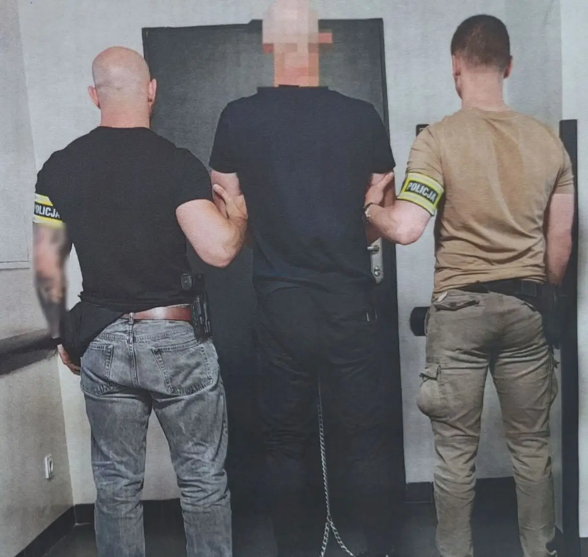 Tymczasowy areszt dla mężczyzn oskarżonych o rozbój, dozór dla kobiety pomagającej przestępców