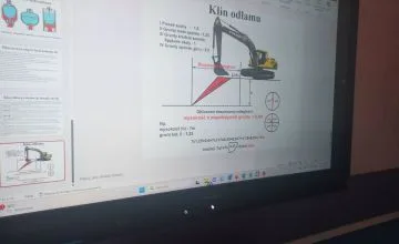 Uczniowie z Technikum nr 6 zdobywają umiejętności obsługi koparki