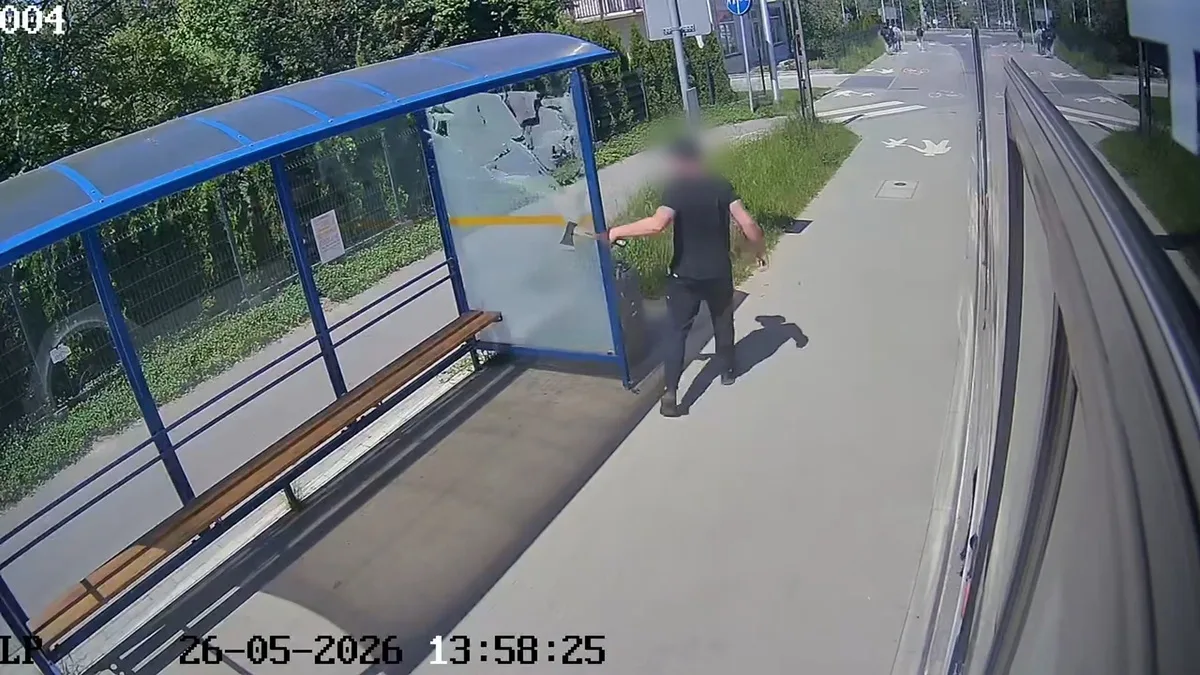 Mężczyzna w wieku 38 lat stanie przed sądem za uszkodzenie wiaty przystankowej