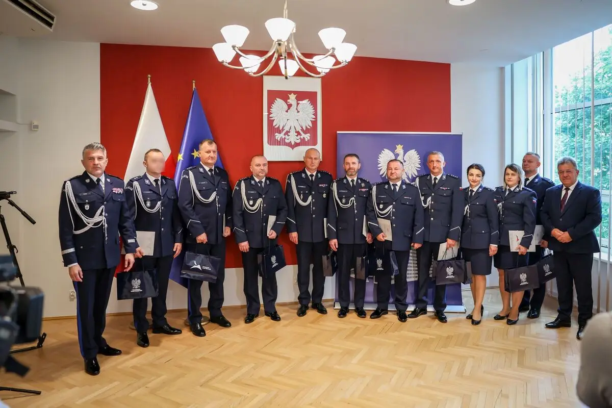 Uznanie dla policjantów za skuteczne działania w operacji poszukiwawczej