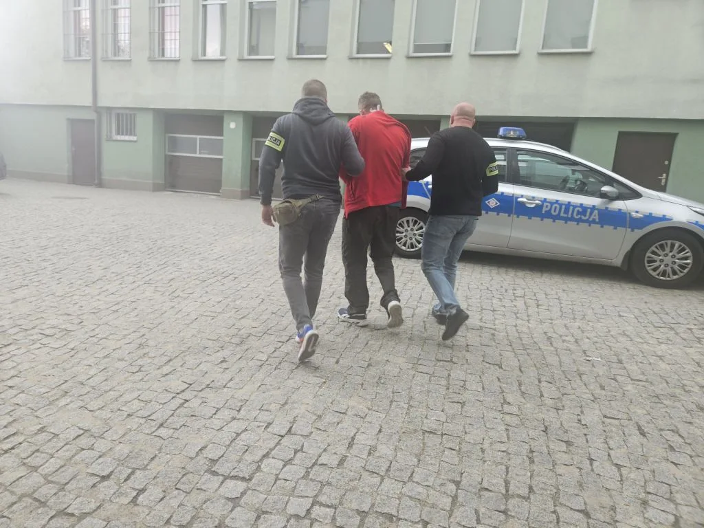 40-latek aresztowany po pościgu za szereg przestępstw