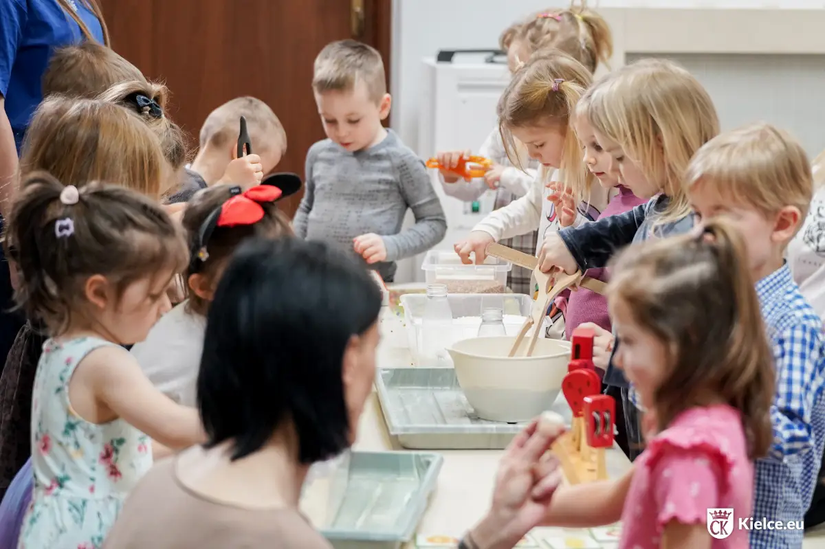 Nowa grupa w przedszkolu przy ul. Tujowej oraz dostępne miejsca w innych placówkach