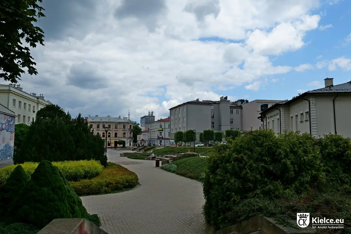 IMGW ostrzega przed burzami w środę