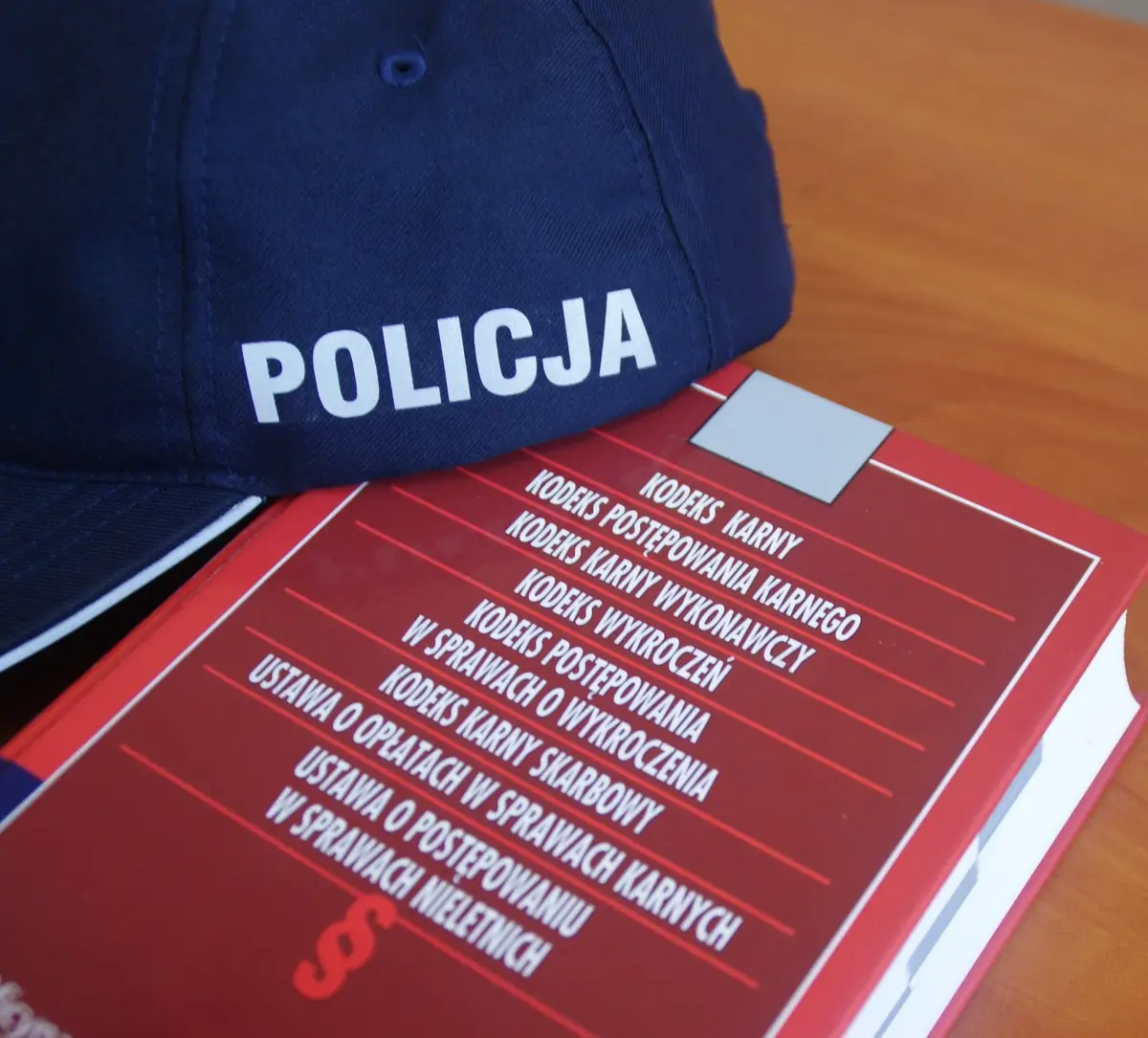 Zatrzymanie dwóch przestępców z Ożarowa przez opatowskich policjantów