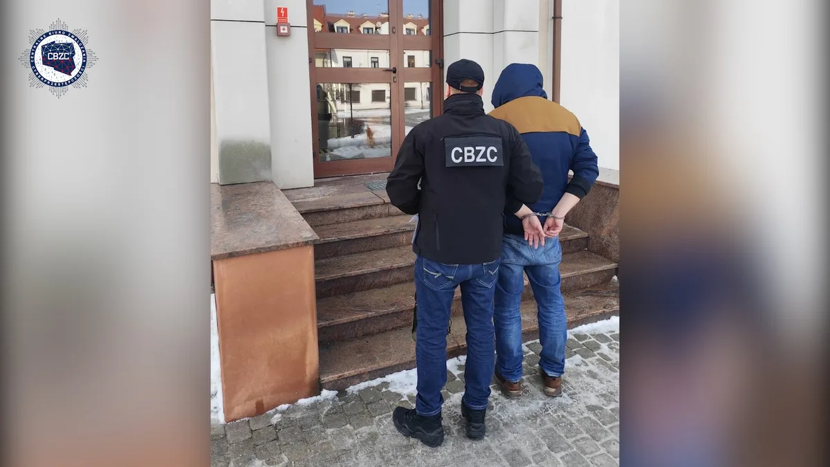 Flirt, szantaż i milionowe straty – rozbicie grupy oszustów