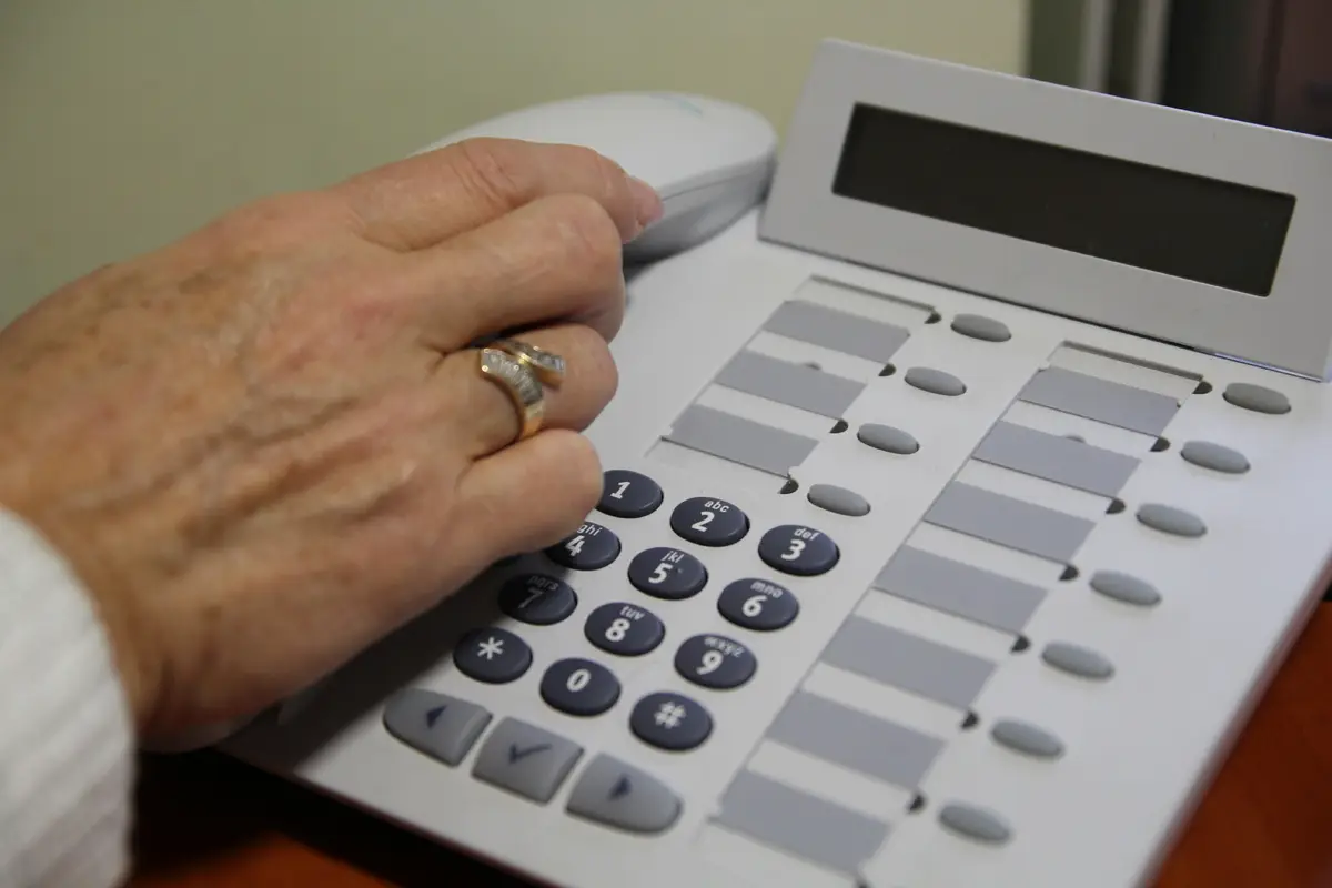 Czujność kobiety zapobiegła oszustwu finansowemu