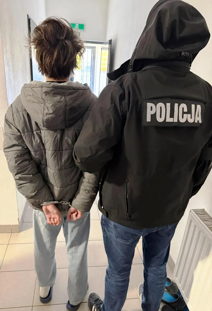 Kieleccy policjanci zatrzymali dwóch nastolatków za przestępstwa narkotykowe