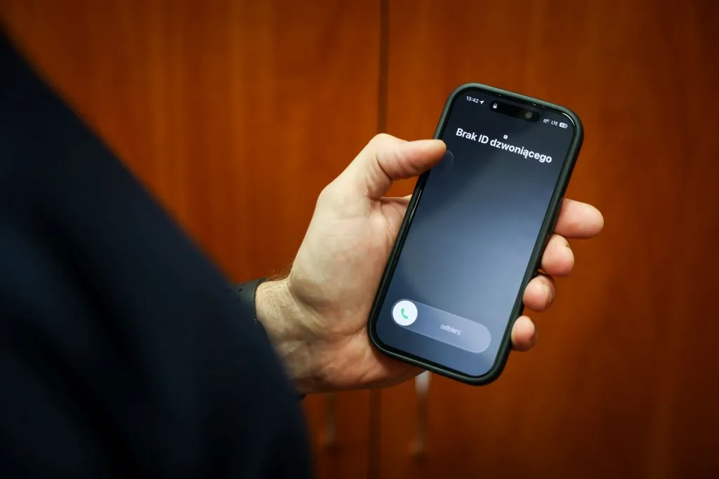 Ostrzeżenie przed oszustami udającymi pracowników banków