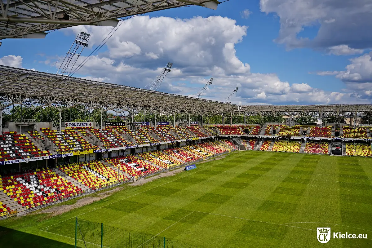 Nowe siedziska na stadionie przy Ściegiennego w Kielcach