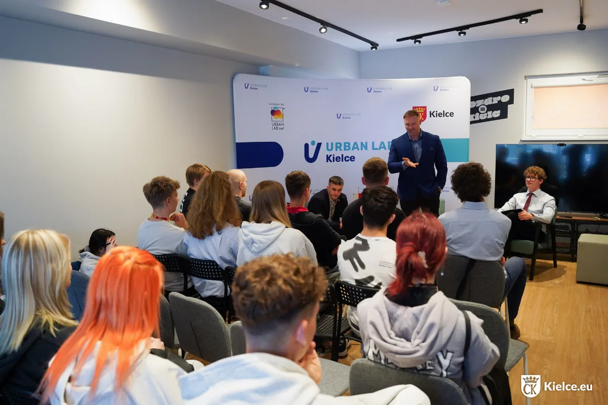 Spotkanie młodzieży z żołnierzami US Army w Urban Lab Kielce