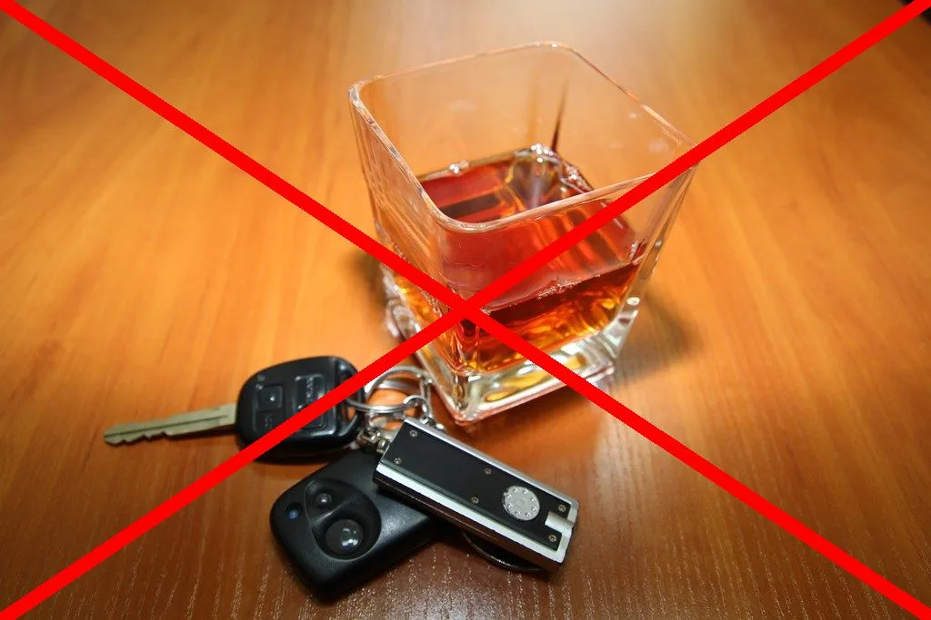Mężczyzna stracił kontrolę nad motorowerem, podejrzenie prowadzenia pod wpływem alkoholu