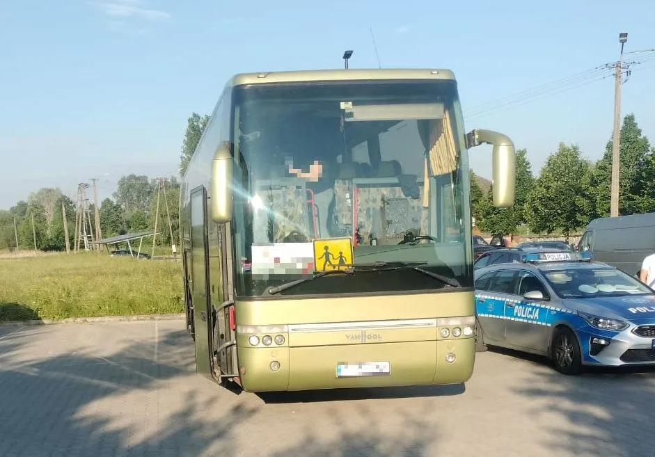 Opóźnienie wyjazdu na wycieczkę z powodu stanu kierowcy