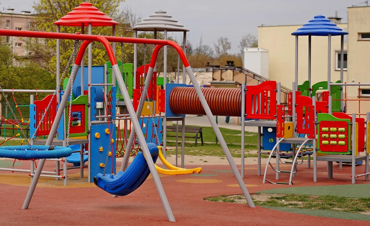 Nowe atrakcje dla dzieci na placu zabaw na Barwinku w Kieleckim Budżecie Obywatelskim