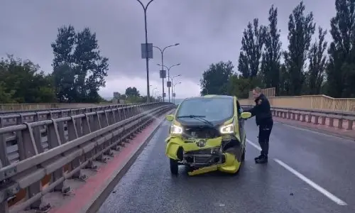 Interwencja strażników miejskich po wypadku samochodowym w Kielcach
