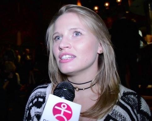Natalia Rybicka w dynamicznej pozie tanecznej, podkreślającej jej osiągnięcia jako mistrzyni Polski w Disco Dance Freestyle.