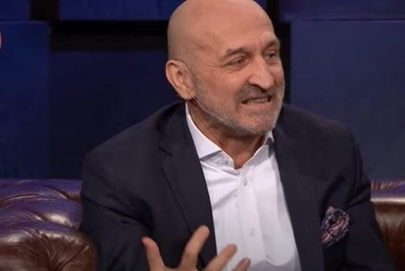<alt>Ekran smartfona z profilem Kazimierza Marcinkiewicza na Instagramie, widoczna nazwa użytkownika i liczba obserwujących.</alt>
