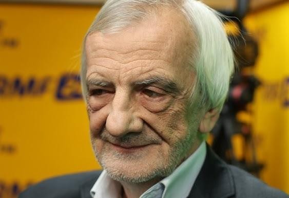 Ryszard Terlecki podczas wystąpienia w Sejmie, symbolizujący jego aktywną rolę w polskiej polityce.