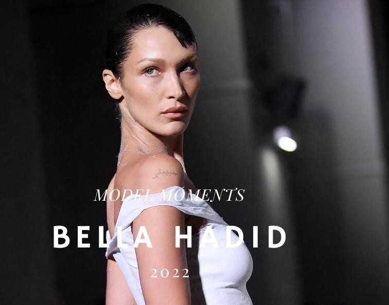 Bella Hadid podczas New York Fashion Week, prezentująca stylizację na wybiegu.